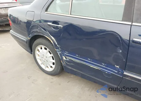 2001 Mercedes-Benz E 320 z USA, uszkodzony, nr VIN WDBJF65J61B378528